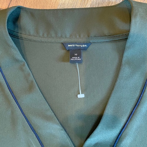 ANN TAYLOR Olive V Neck Short Sleeve Tunic - Picture 5 of 5